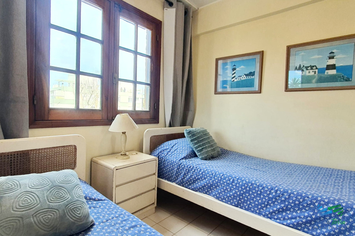 Apartamento ID.749 - Apartamento con gran terraza, parrillero propio de 2 dormitorios y 2 baños a 1 cuadra de Gorlero. Punta del este. 