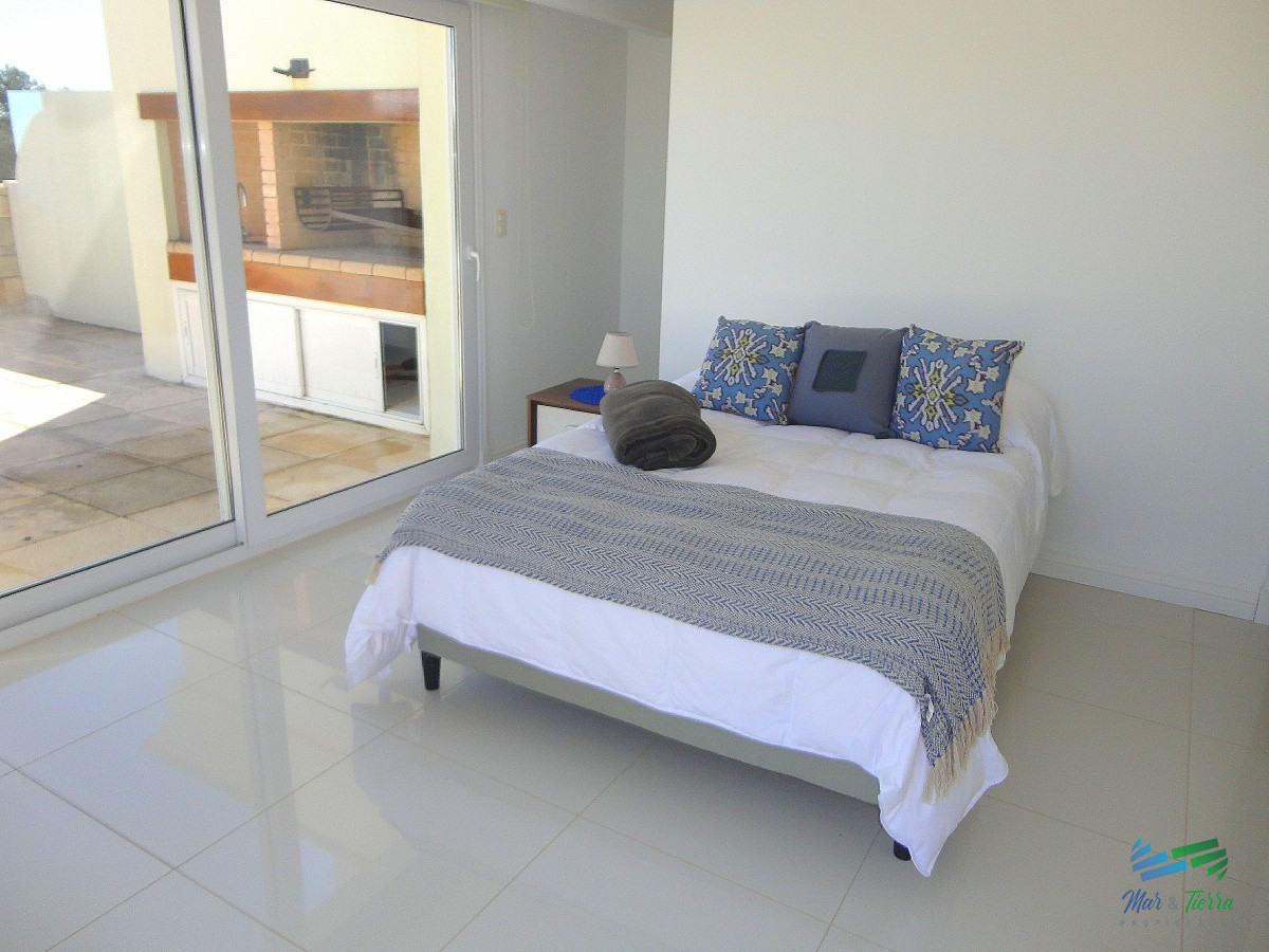 Apartamento ID.3947 - Venta de apartamento dúplex en complejo Veramansa sobre playa Mansa de punta del Este