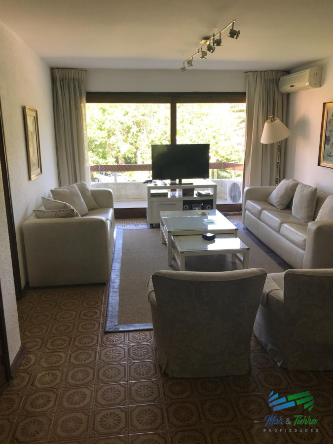 Apartamento ID.2879 - En venta y alquiler Apto a 100 ms del mar, playa mansa.