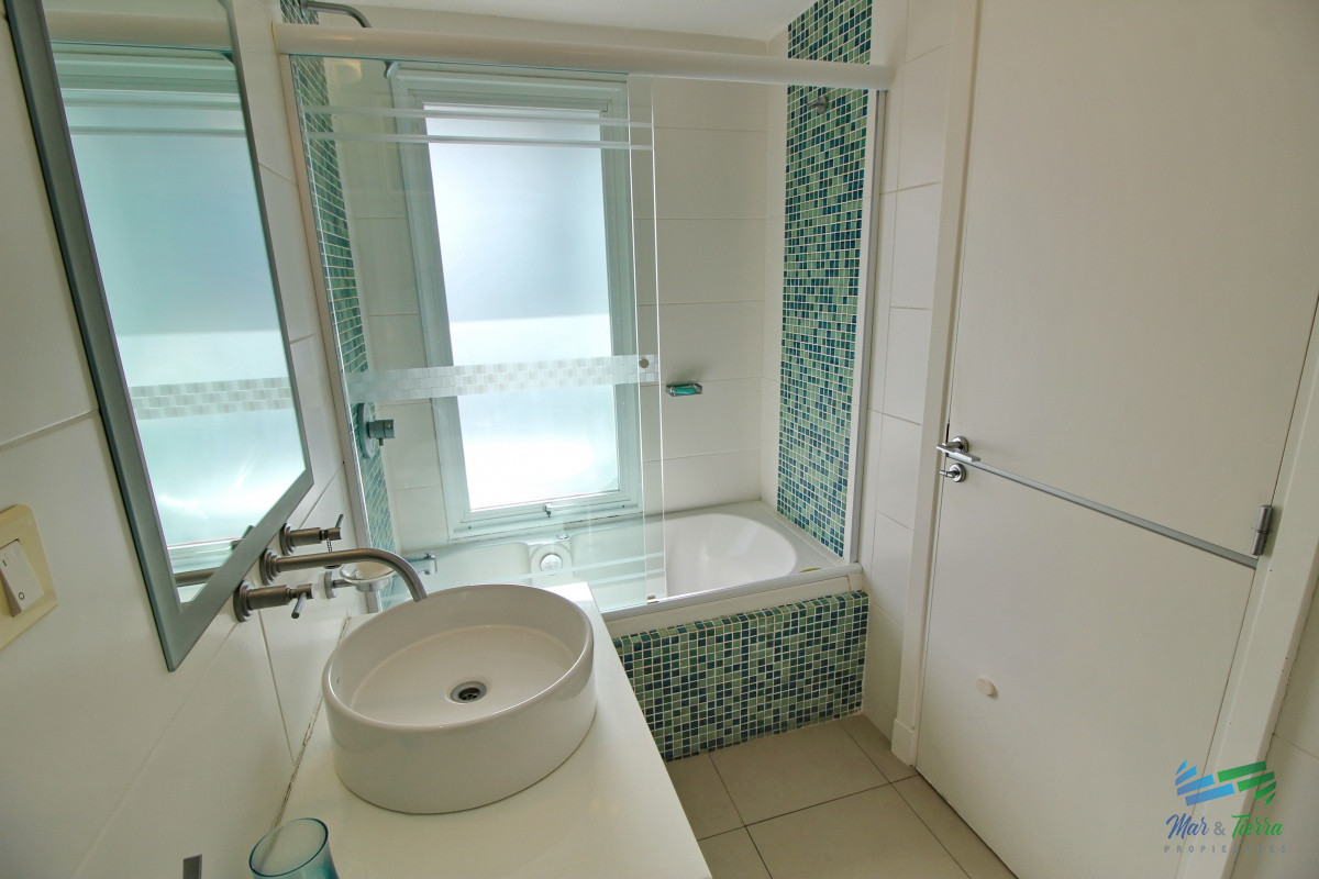 Apartamento ID.6 - En alquiler y venta... oportunidad.. torre de categoría.. a metros del mar!!!