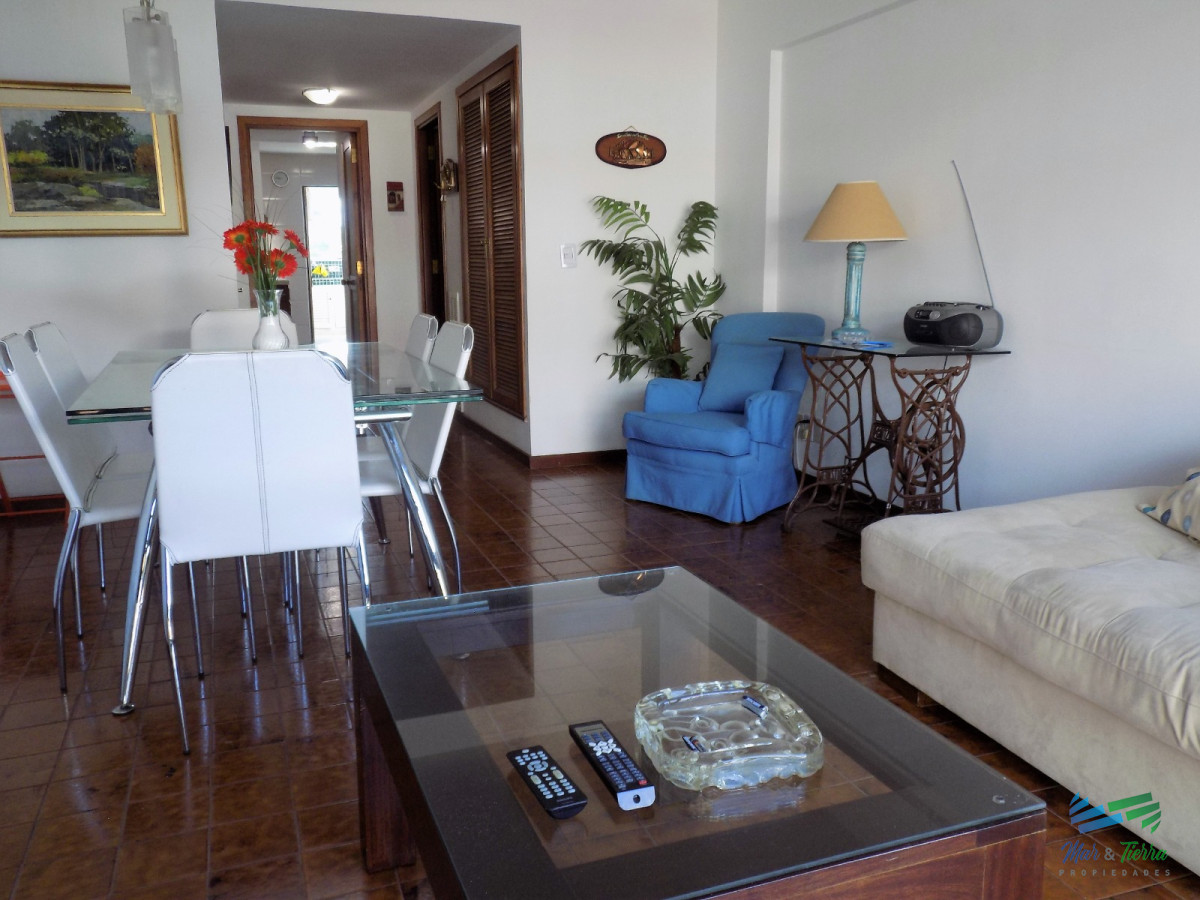 Apartamento ID.2190 - Vendo apartamento 3 dormitorios frente a playa mansa, Punta del Este.
