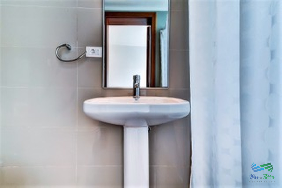 Apartamento ID.2724 - Vendo apartamento 4 dormitorios en primera línea de playa brava, Punta del Este.