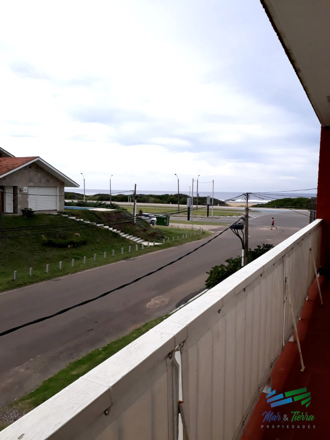 Apartamento ID.1405 - Oportunidad en venta con vista al mar, totalmente reciclado