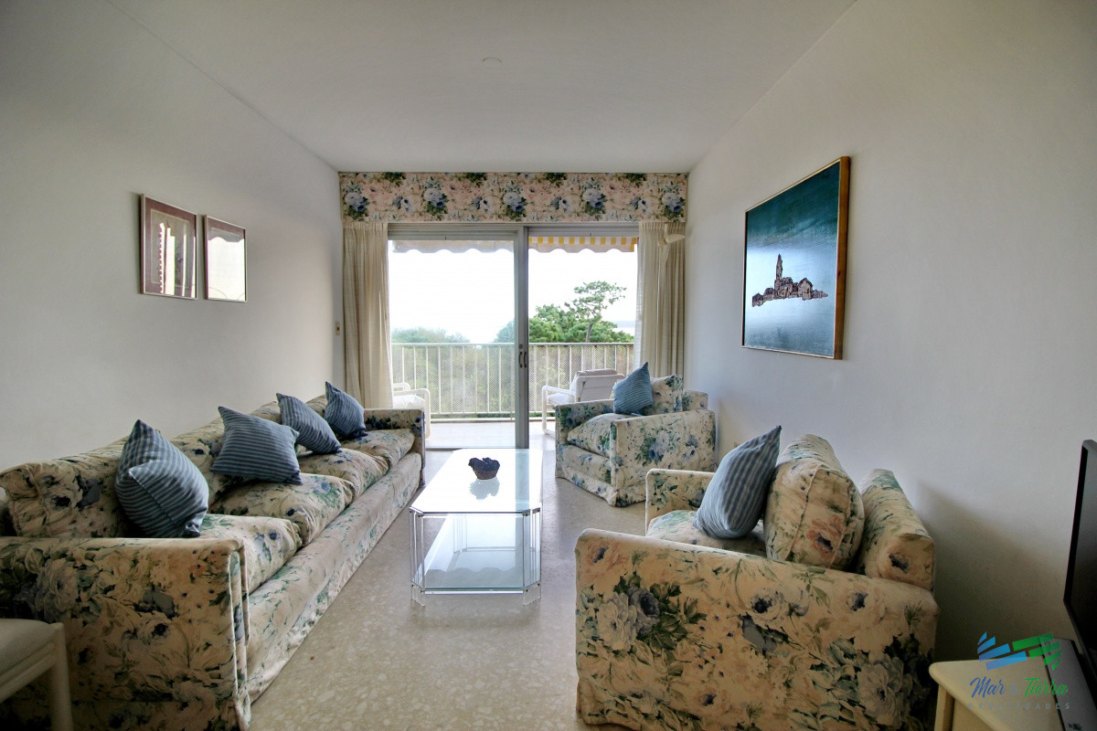 Apartamento ID.2502 - En venta apartamento 3 dormitorios en primera linea sobre Playa Mansa, Punta del Este.