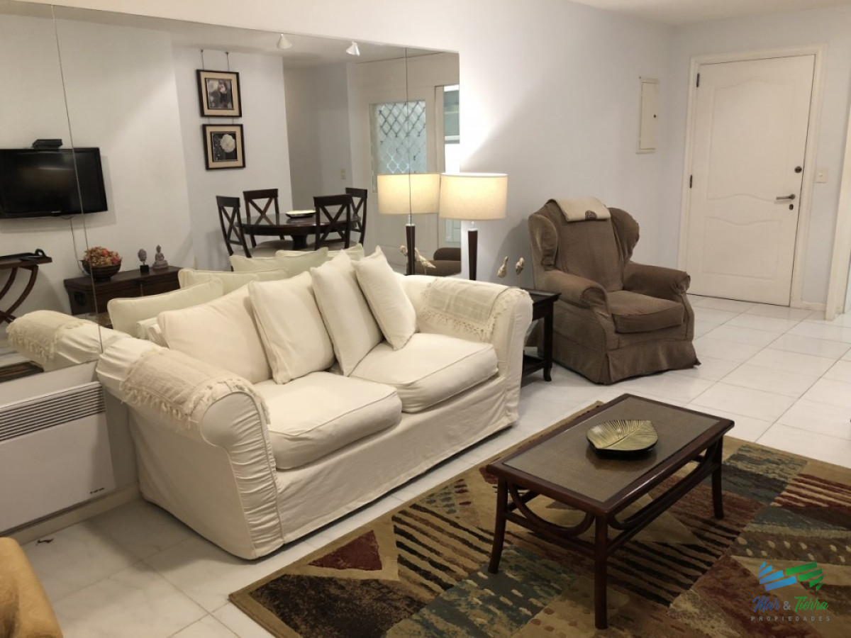 Apartamento ID.2275 - En venta.. piso intermedio, planta amplia muy luminosa, en excelente condiciones.