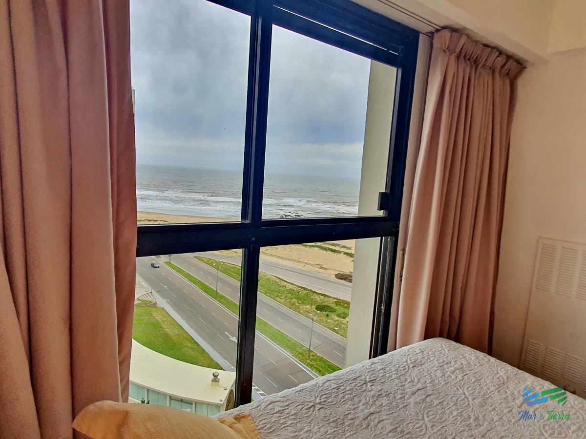Apartamento ID.287 - Alquilo apartamento 3 dormitorios frente al mar, playa brava, Punta del Este.