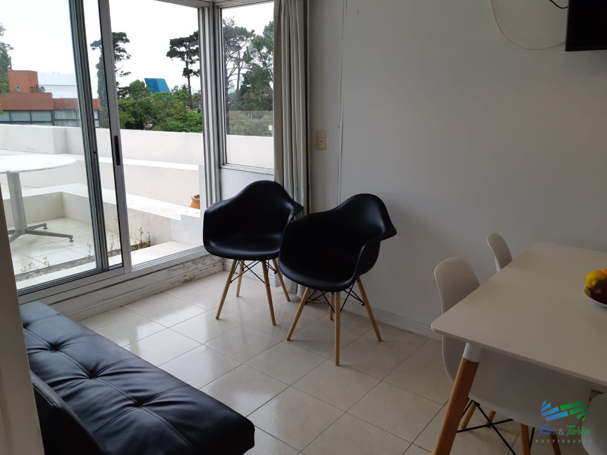 Apartamento ID.2786 - Vendo apartamento 1 dormitorio, edificio con servicios, en Roosevelt, Punta del Este.