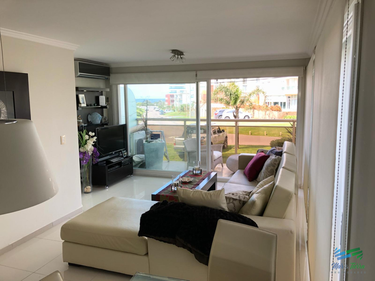 Apartamento ID.2251 - En venta.. excelente oportunidad , edificio con servicios, a pasitos del mar.