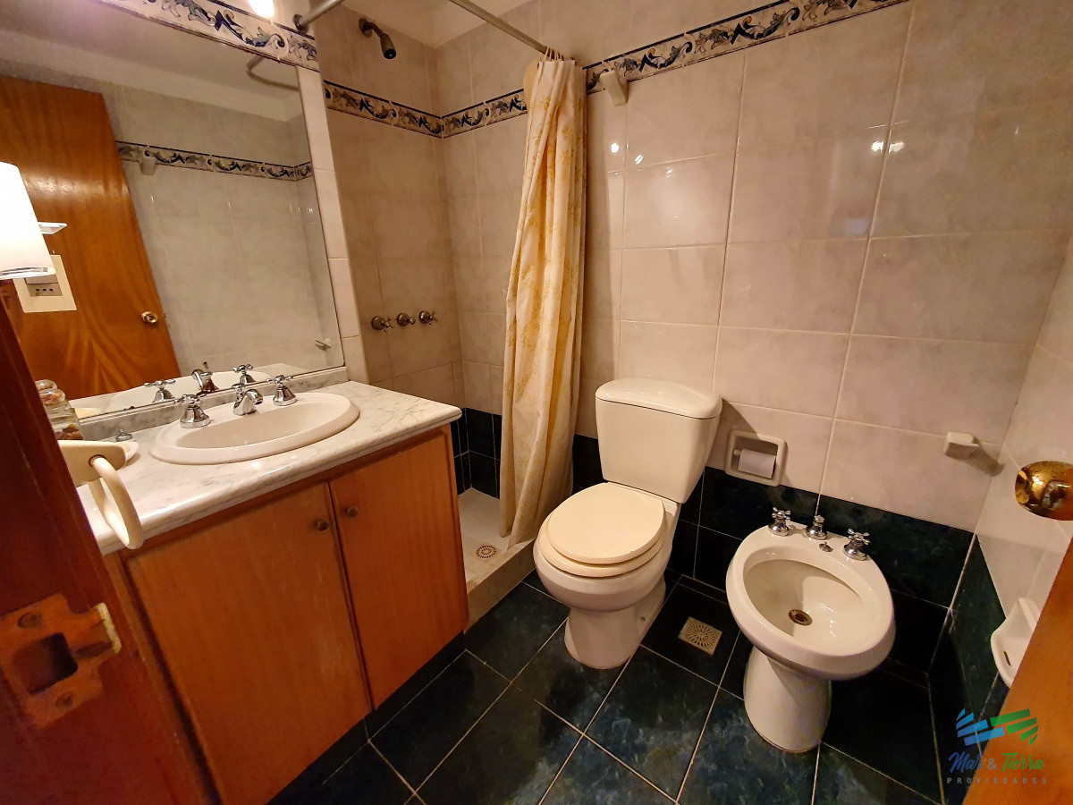 Apartamento ID.183 - Vendo o alquilo apartamento 3 dormitorios en primera línea en Penínsulta, Punta del Este 