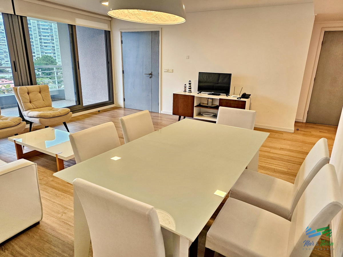 Apartamento ID.4759 - APARTAMENTO EN VENTA, 2 DORMITORIOS EN SUITE, PUNTA DEL ESTE. EN EDIFICIO CON SERVICIOS 
