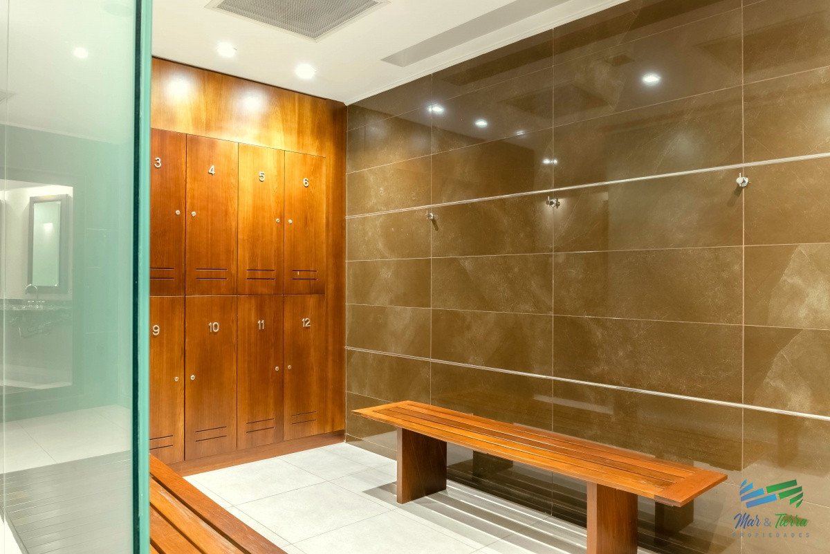 Apartamento ID.4209 - VENTA de apartamento de 2 dormitorios sobre playa Mansa de Punta del Este