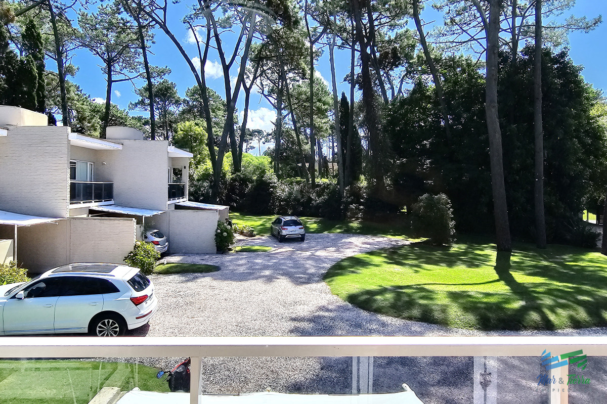 Apartamento ID.3293 - Vendo apartamento tipo casa de 2 dormitorios, reciclado, en San Rafael, Punta del Este.