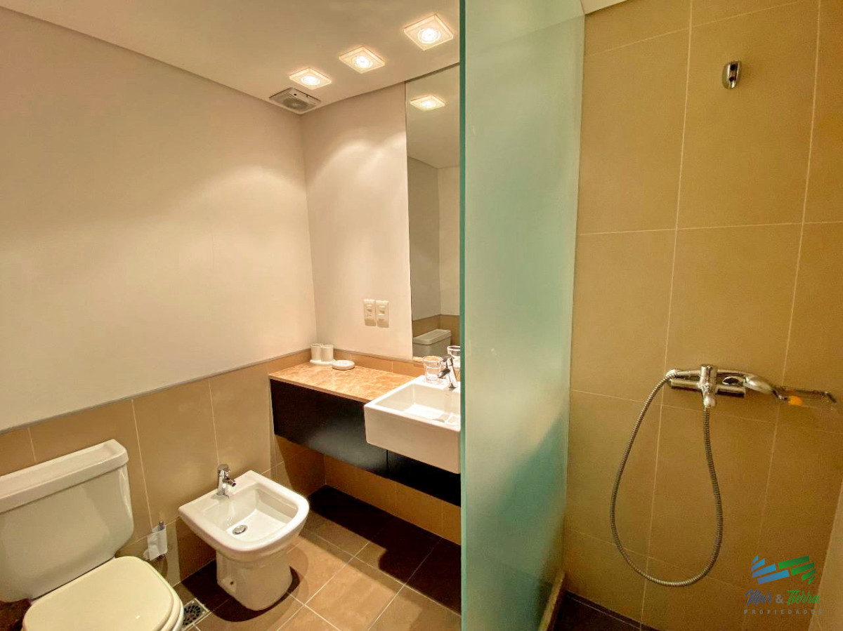 Apartamento ID.4526 - APARTAMENTO CON VISTA, DISPONIBLE TEMPORADA 2026, 3 DORMITORIOS EN SUITE, PENÍNSULA, PUNTA DEL ESTE.