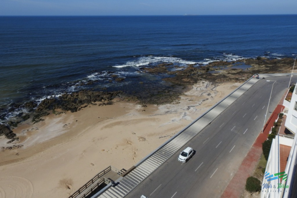 Apartamento ID.2201 - Oportunidad en venta Apartamento en piso alto, con vista franca al mar!!!, 