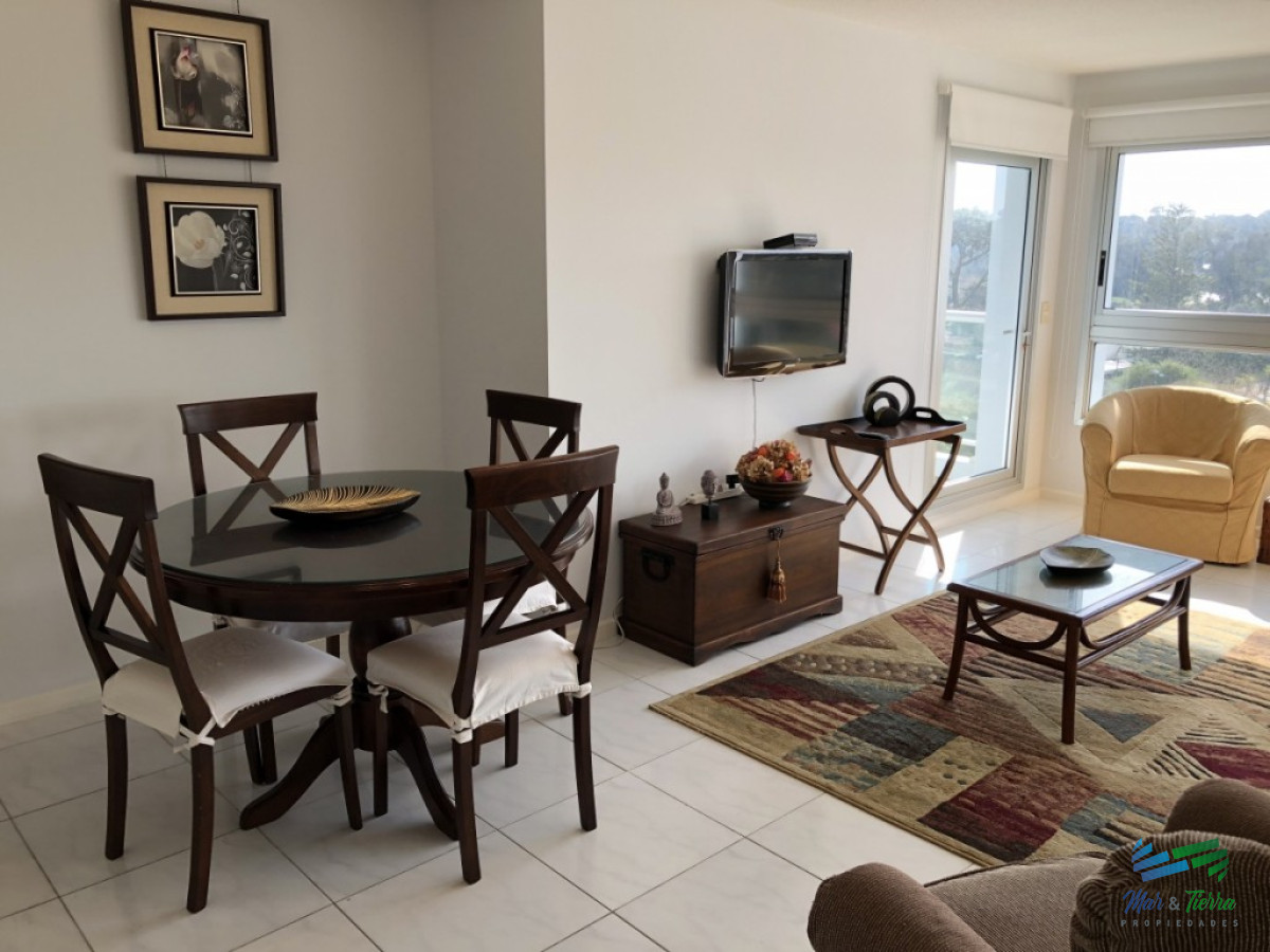Apartamento ID.2275 - En venta.. piso intermedio, planta amplia muy luminosa, en excelente condiciones.