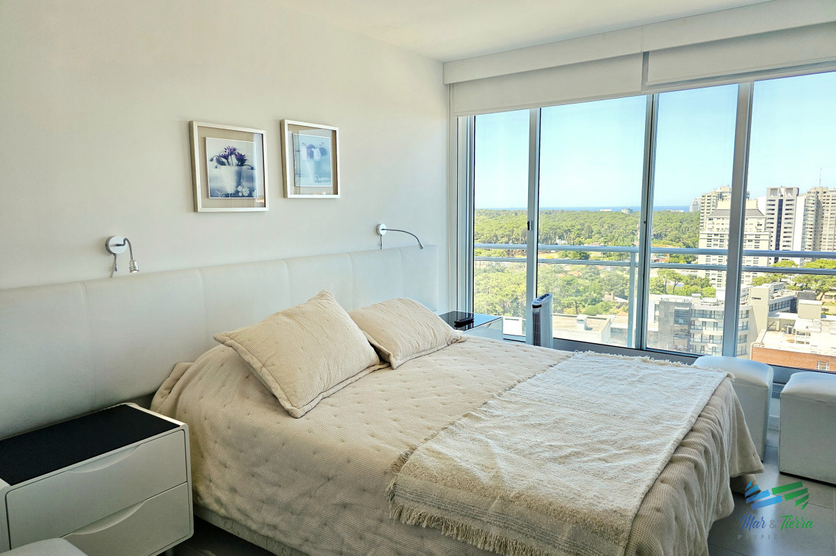 Apartamento ID.5049 - ALQUILER DE INVIERNO, 3 DORMITORIOS SOBRE AV ROOSEVELT, EDIFICIO CON SERVICIOS.