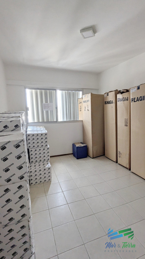 Apartamento ID.2664 - OPORTUNIDAD!!! Vendo apartamento 2 dormitorios en centro de Maldonado, piso alto con balcón.