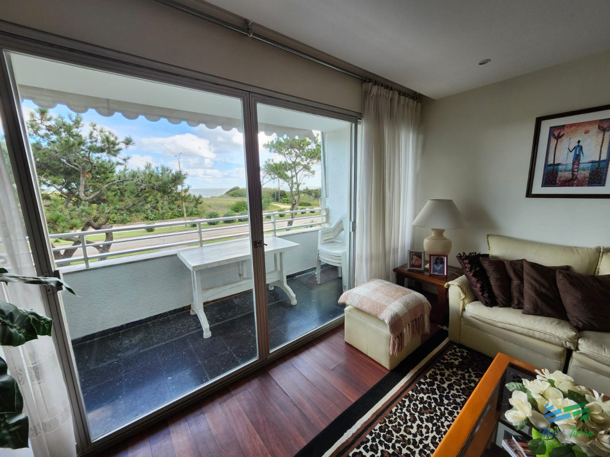 Apartamento ID.150 - Venta de apartamento 3 dormitorios en primera línea sobre playa Mansa