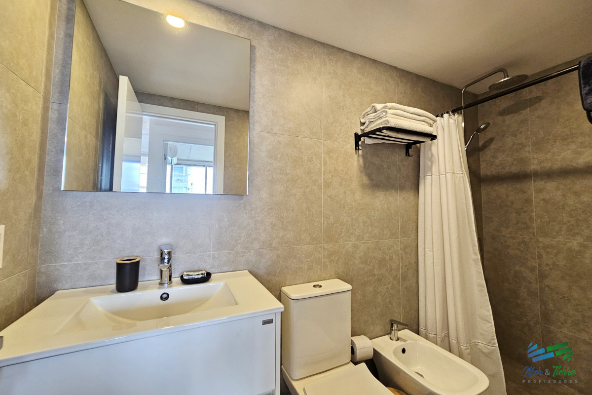 Apartamento ID.5007 - APARTAMENTO DISPONIBLE ALQUILER INVERNAL 2026, 1 DORMITORIO, EDIFICO MODERNO, PENÍNSULA, PUNTA DEL ESTE 