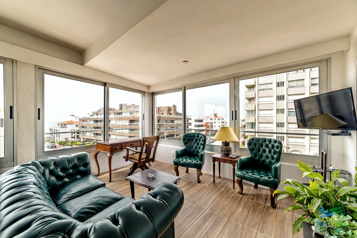 Apartamento ID.4640 - En venta apartamento 2 dormitorios con garaje en Peninsula, Punta del Este.