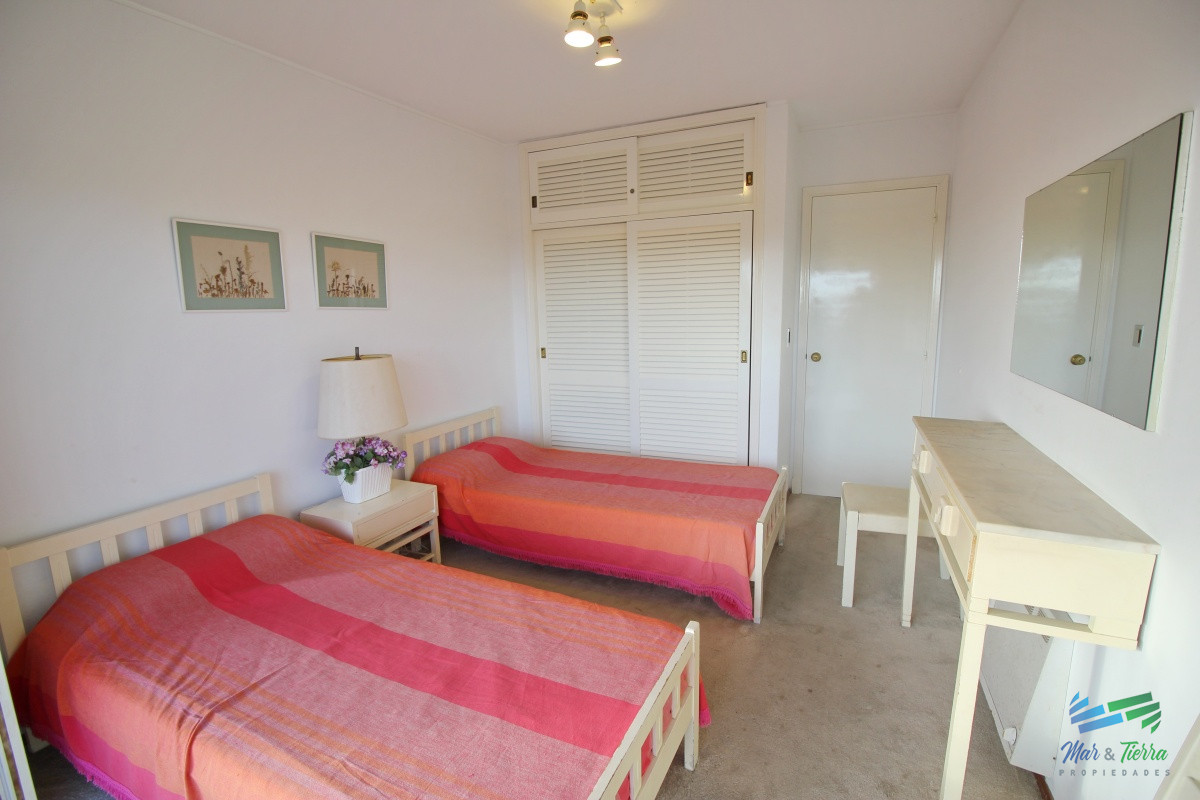 Apartamento ID.2502 - En venta apartamento 3 dormitorios en primera linea sobre Playa Mansa, Punta del Este.