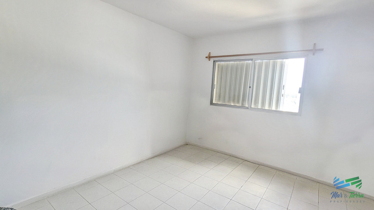 Apartamento ID.2664 - OPORTUNIDAD!!! Vendo apartamento 2 dormitorios en centro de Maldonado, piso alto con balcón.