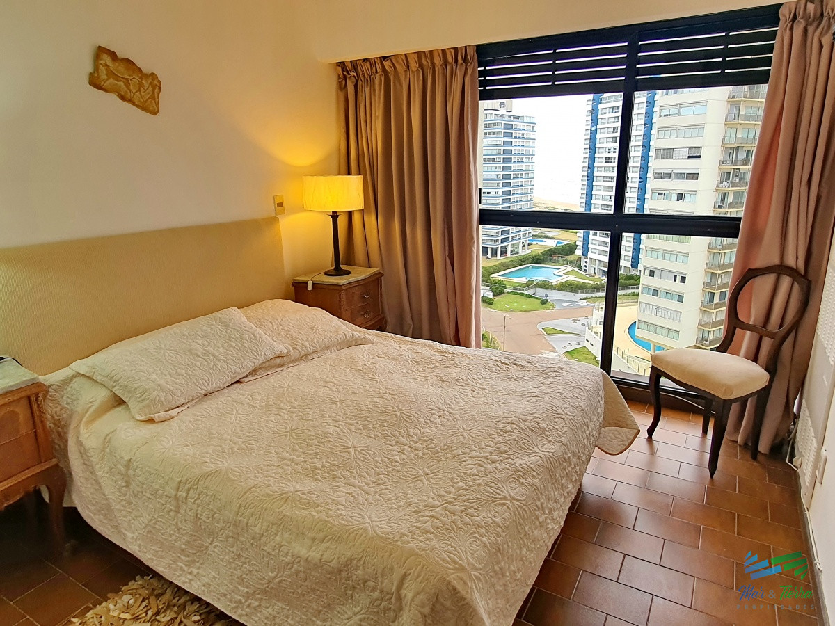 Apartamento ID.287 - Alquilo apartamento 3 dormitorios frente al mar, playa brava, Punta del Este.