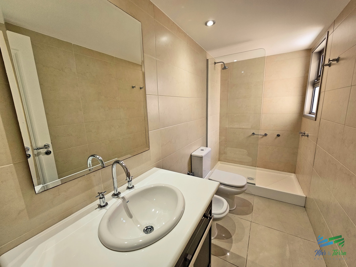 Apartamento ID.4427 - Apartamento en alquiler temporada 2026, frente a la playa, full amenities.