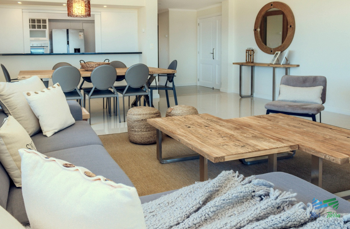 Apartamento ID.3945 - VENTA de Pent Huse sobre playa Mansa de 4 suites con todos los servicios