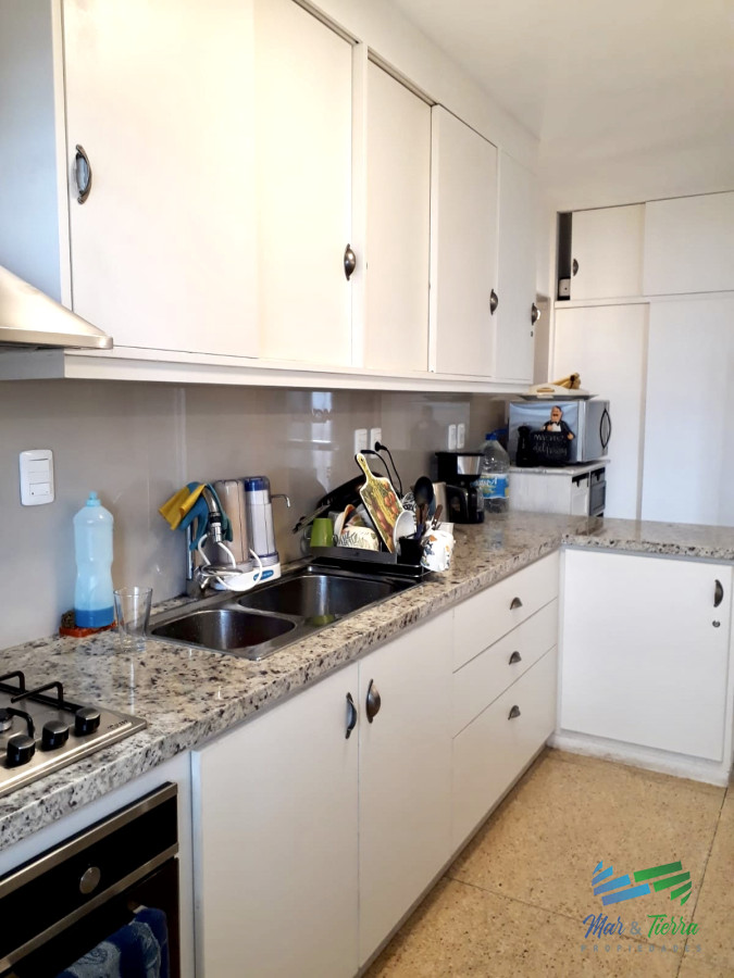 Apartamento ID.1405 - Oportunidad en venta con vista al mar, totalmente reciclado