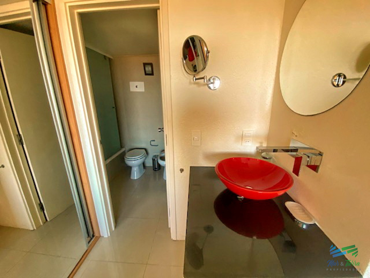 Apartamento ID.3049 - Apartamento de 3 dormitorios con vista al mar ,Punta del Este