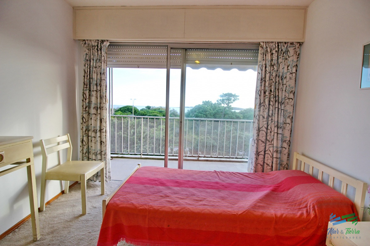 Apartamento ID.2502 - En venta apartamento 3 dormitorios en primera linea sobre Playa Mansa, Punta del Este.