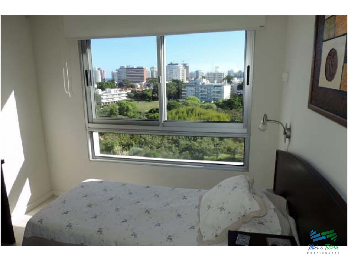 Apartamento ID.2361 - En venta.. Muy lindo apartamento sobre Av. Roosevelt, Punta del Este