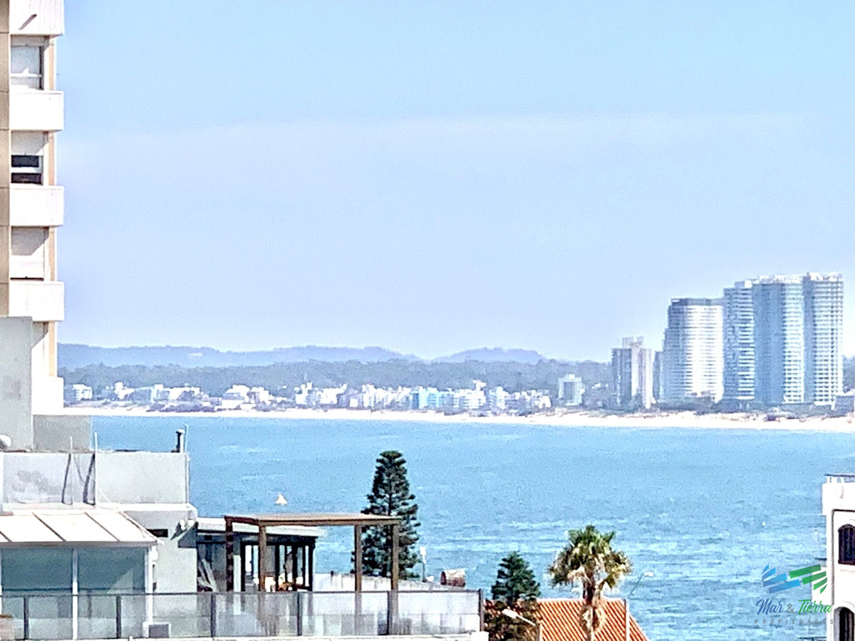 Apartamento ID.4474 - Venta apartamento mono ambiente en edificio Punta del Este, playa mansa y brava