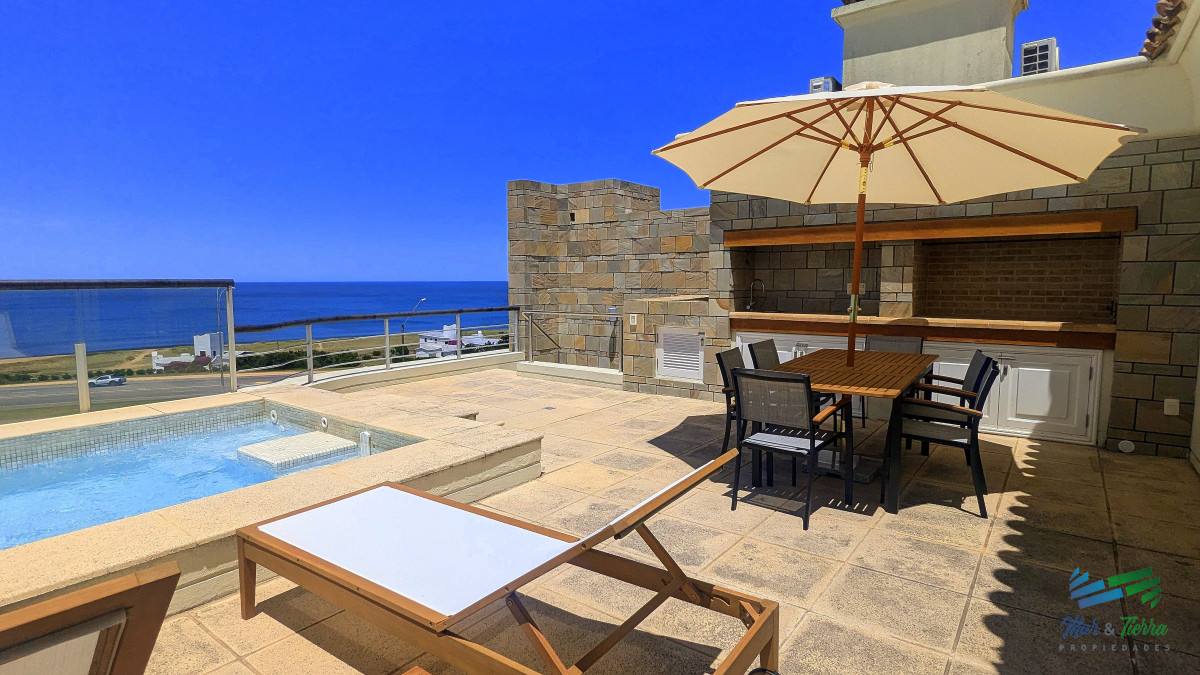 Apartamento ID.4955 - Venta de apartamento Petnhouse 3 dormitorios 3 baños frente al mar, playa MansaPunta del Este 