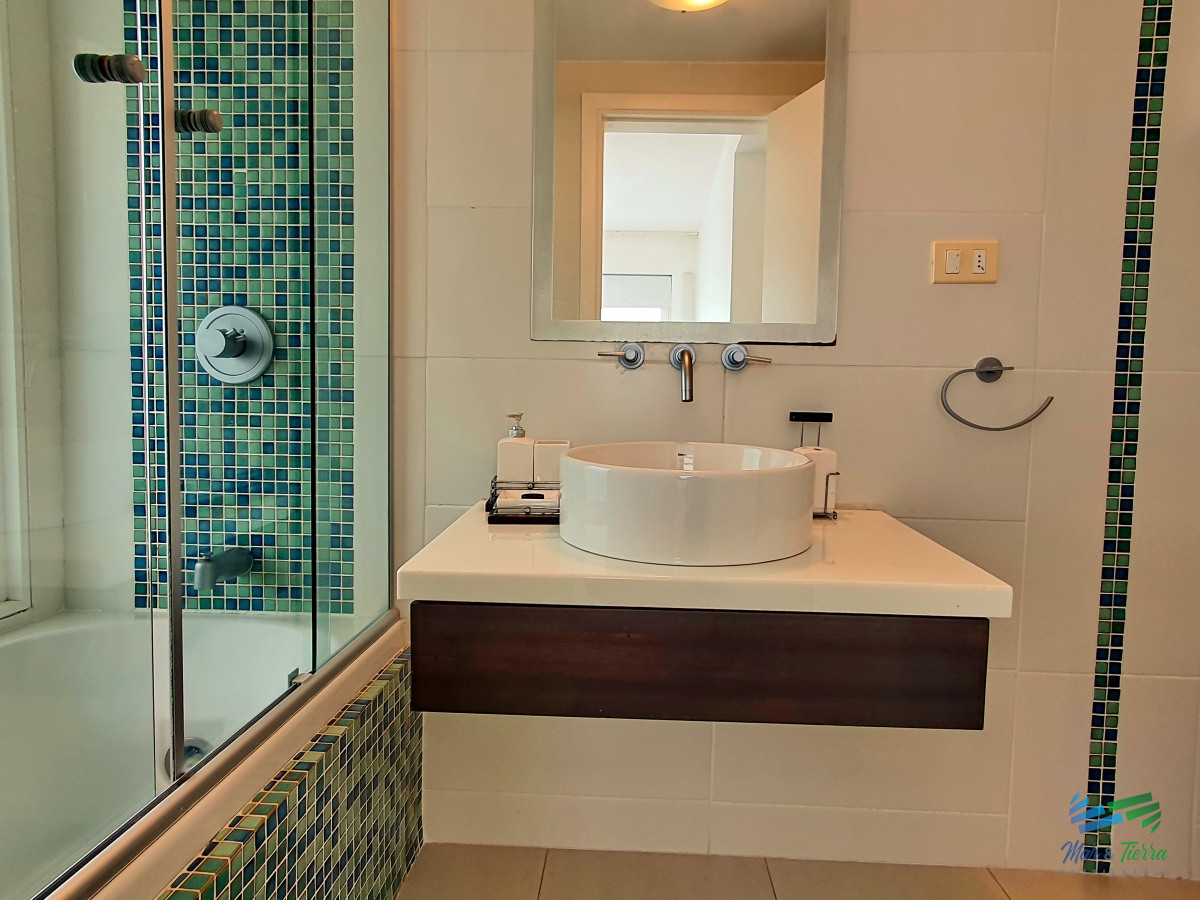 Apartamento ID.7 - Vendo apartamento 3 dormitorios con parrillero propio y servicios en Punta del Este