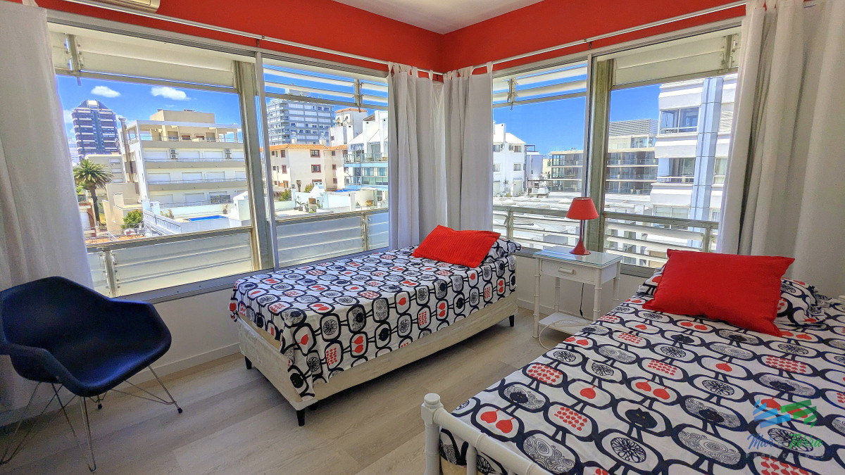 Apartamento ID.654 - Vendo apartamento 2 dormitorios reciclado, Peninsula a pasitos del puerto de Punta del Este