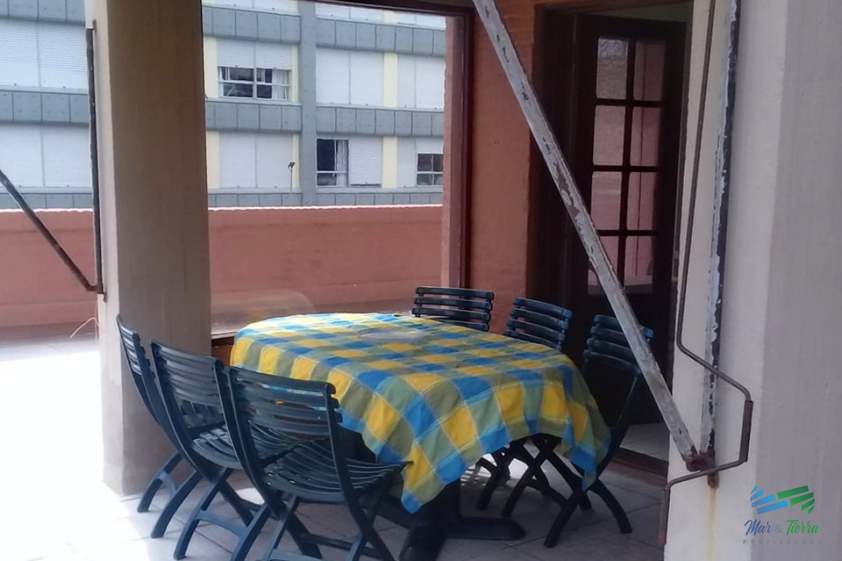 Apartamento ID.1067 - Vendo apartamento 2 dormitorios, con gran terraza y parrillero propio, servicio de mucamas y piscina. Peninsula, Punta del Este.