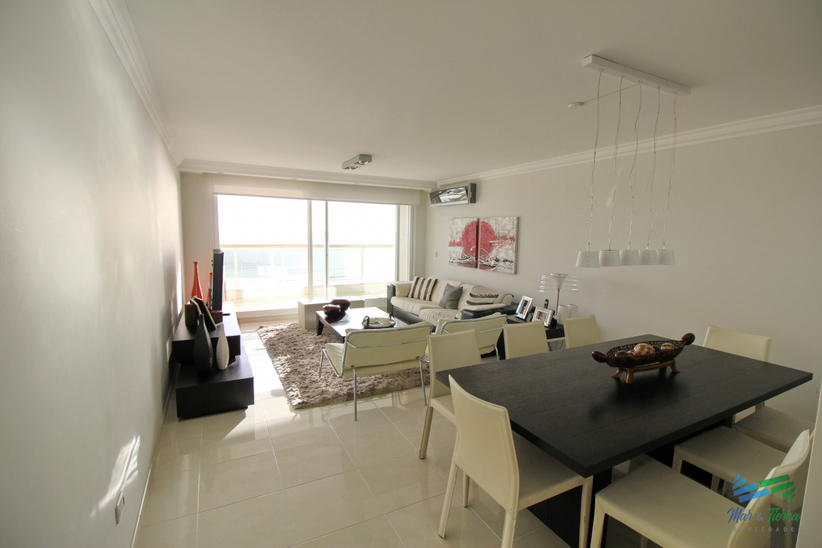 Apartamento ID.2446 - APARTAMENTO EN VENTA DE 3 DORMITORIOS + SERVICIO, PLAYA MANSA, PUNTA DEL ESTE 