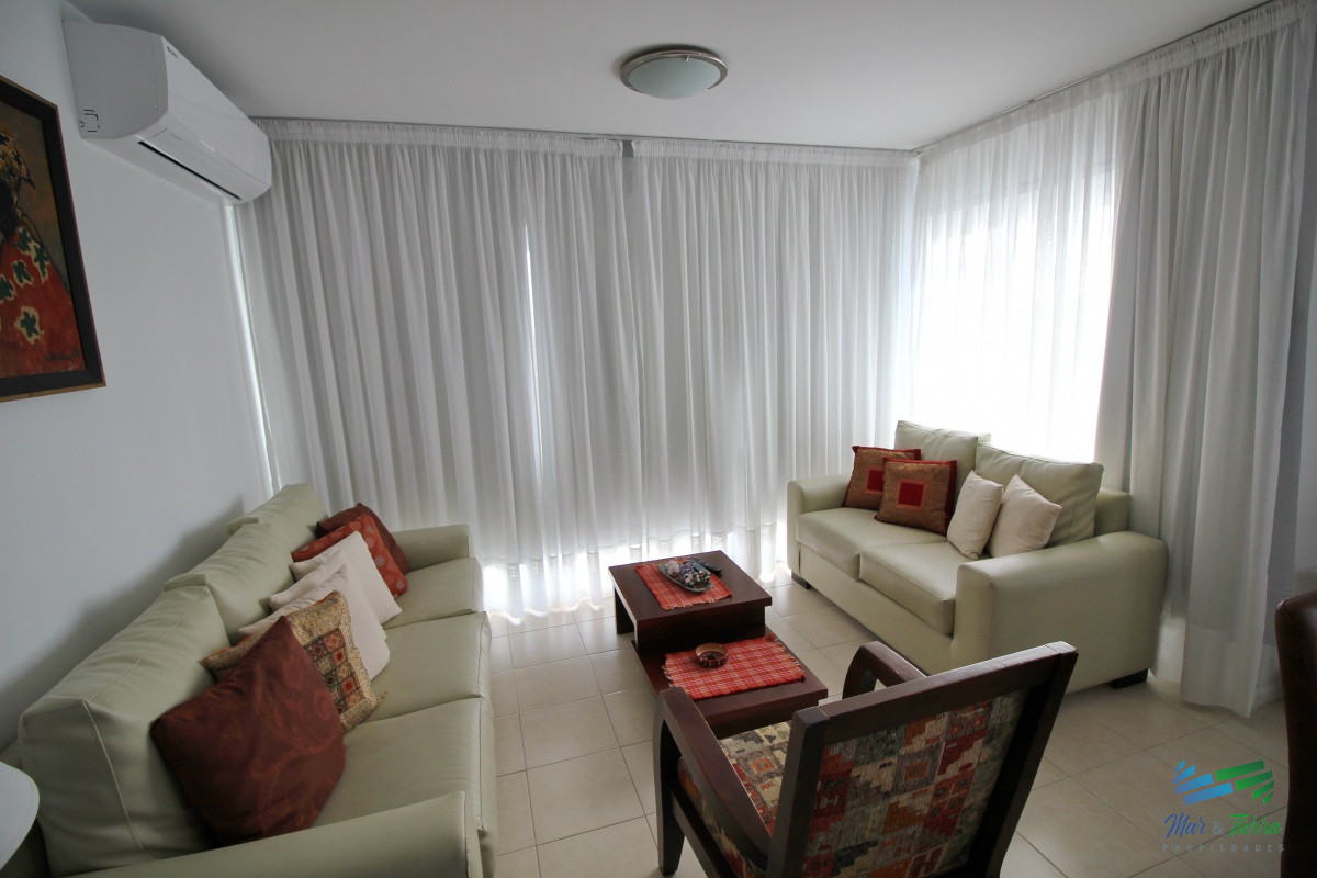 Apartamento ID.600 - En venta... Apartamento 3 dormitorios en Av. Roosevelt, Punta del Este