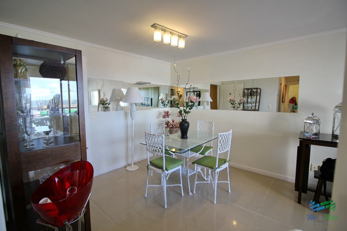 Apartamento ID.990 - Apartamento de 2 dormitorios en venta con vista al mar, Punta del Este