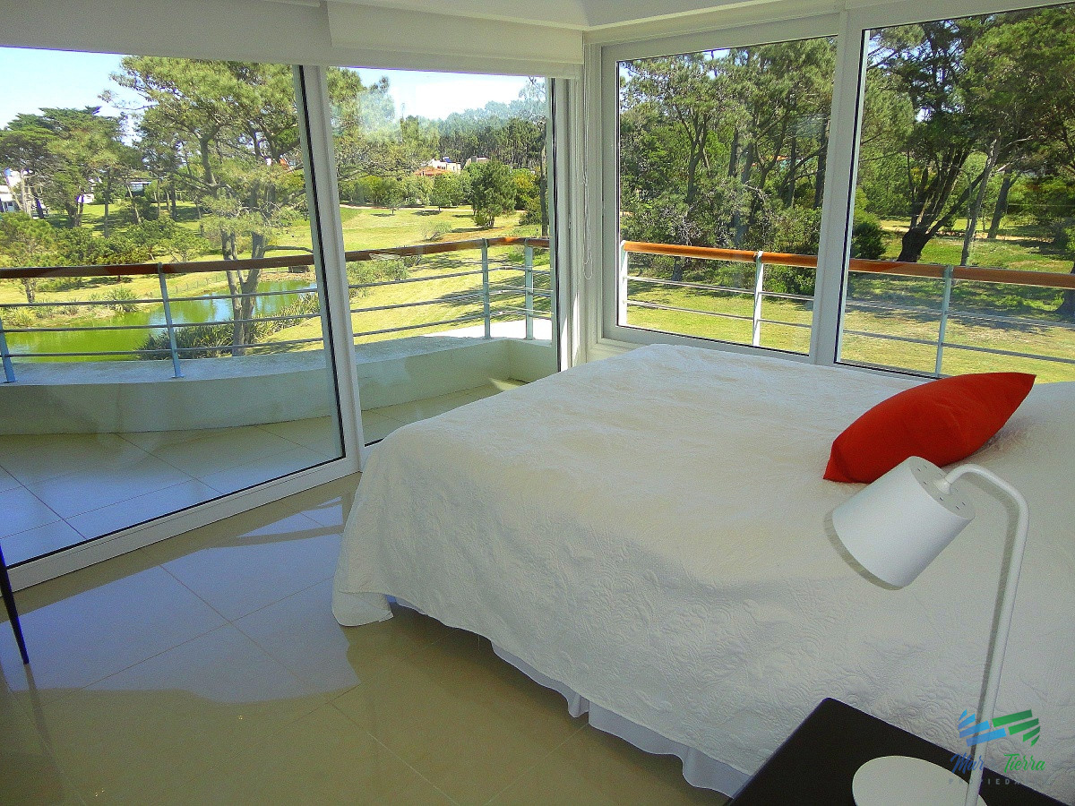 Apartamento ID.3947 - Venta de apartamento dúplex en complejo Veramansa sobre playa Mansa de punta del Este