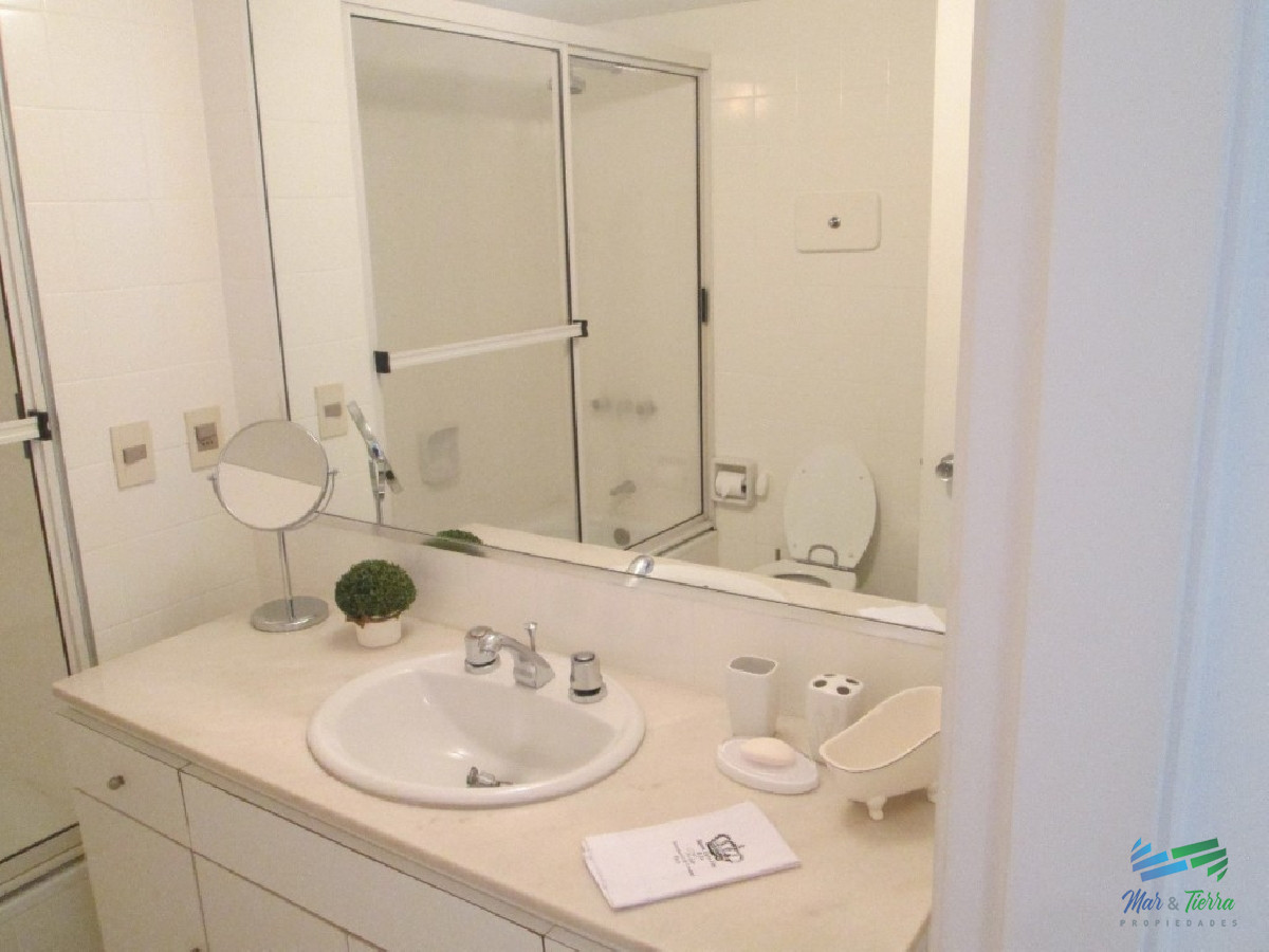 Apartamento ID.2152 - Excelente oportunidad... torre de categoría, con excelentes servicios, ubicado en primera línea sobre playa brava