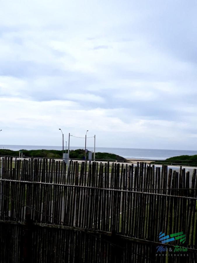 Apartamento ID.1405 - Oportunidad en venta con vista al mar, totalmente reciclado