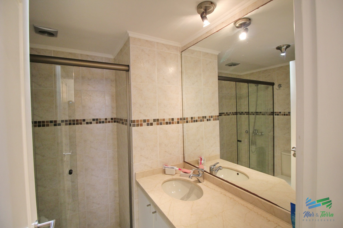 Apartamento ID.990 - Apartamento de 2 dormitorios en venta con vista al mar, Punta del Este
