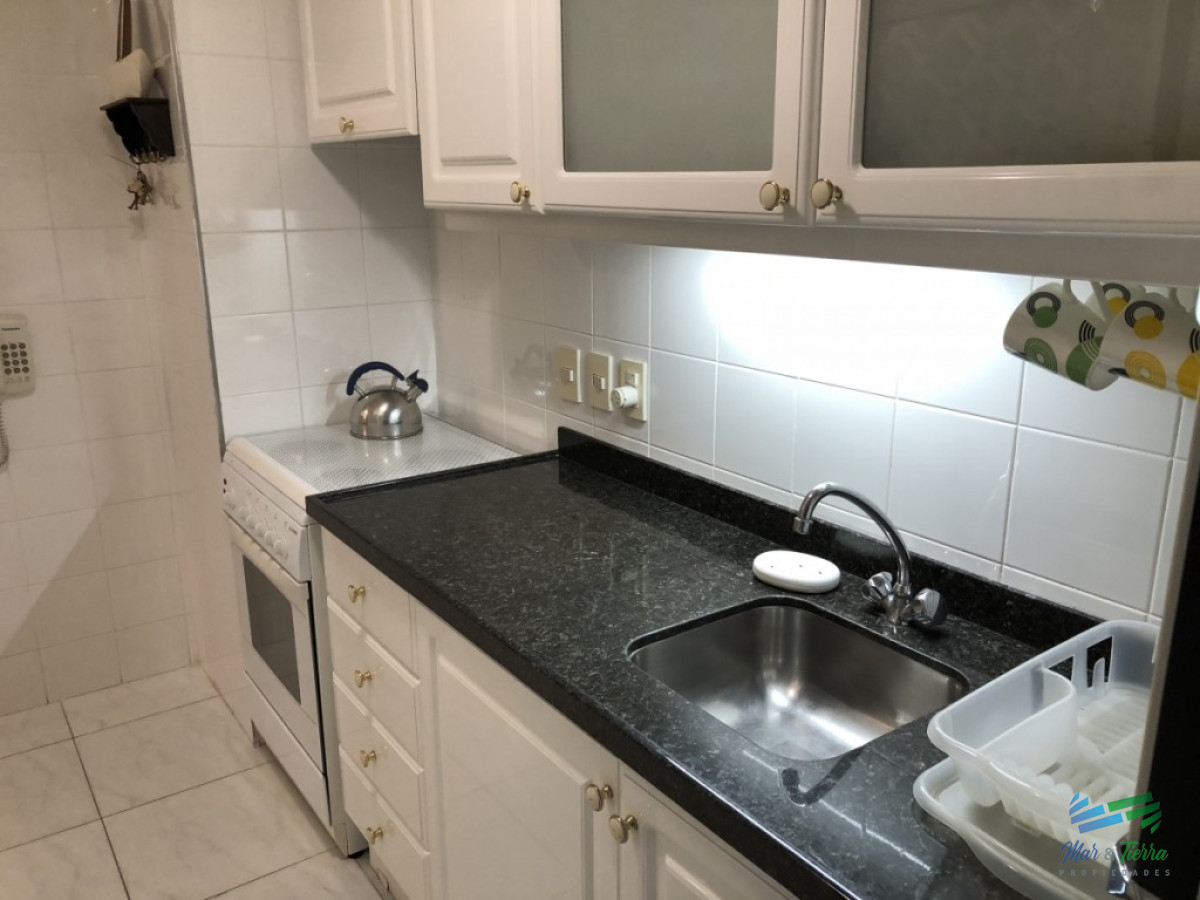 Apartamento ID.2275 - En venta.. piso intermedio, planta amplia muy luminosa, en excelente condiciones.