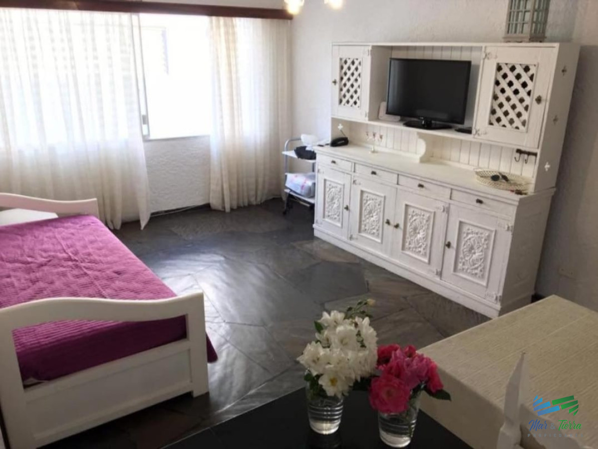 Apartamento ID.2239 - En venta apartamento 1 dormtorio en playa Mansa, Punta del Este 