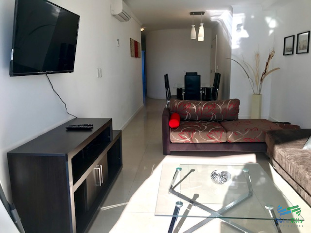 Apartamento ID.209 - Apartamento en Alquiler a una cuadra del mar (Playa Mansa)  en torre nueva, con todos y excelentes servicios .