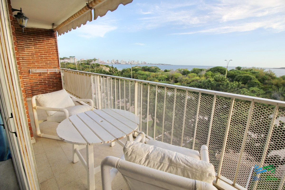 Apartamento ID.2502 - En venta apartamento 3 dormitorios en primera linea sobre Playa Mansa, Punta del Este.