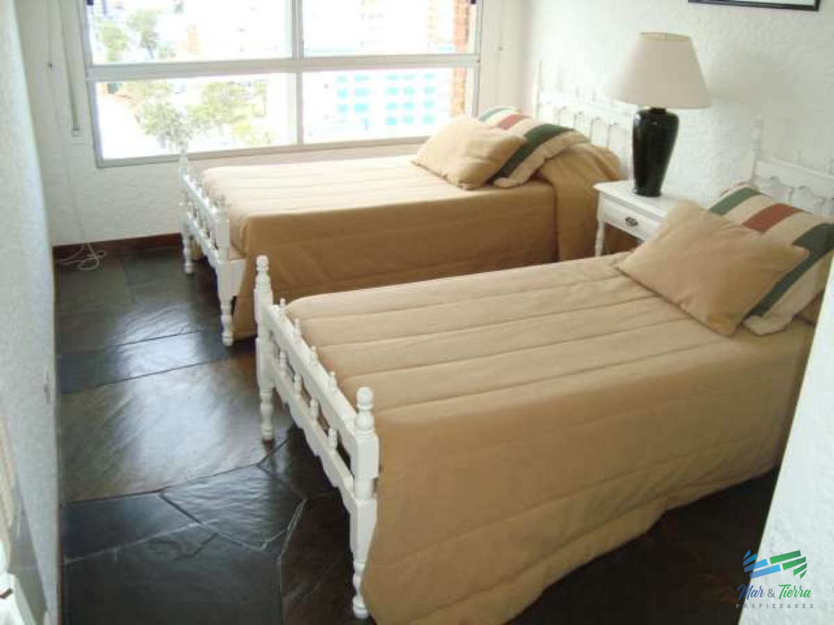 Apartamento ID.2598 - Vendo apartamento 3 dormitorios con vista al Puerto en Peninsula, Punta del Este.